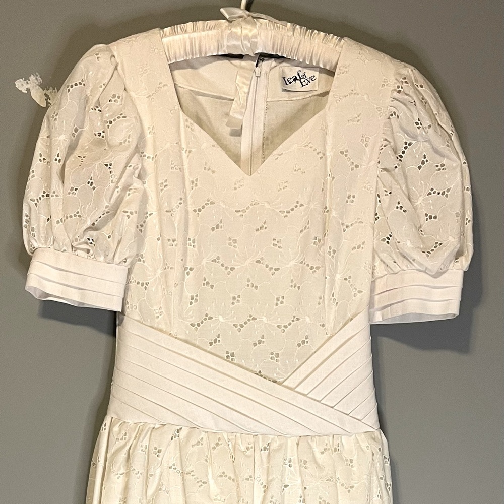 Leaf of Eden vintage dress. This dress is in amazing like new condition.
